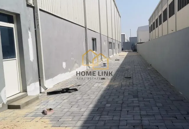 Store+ Office+ Accommodation in Al Wakrah - view 3