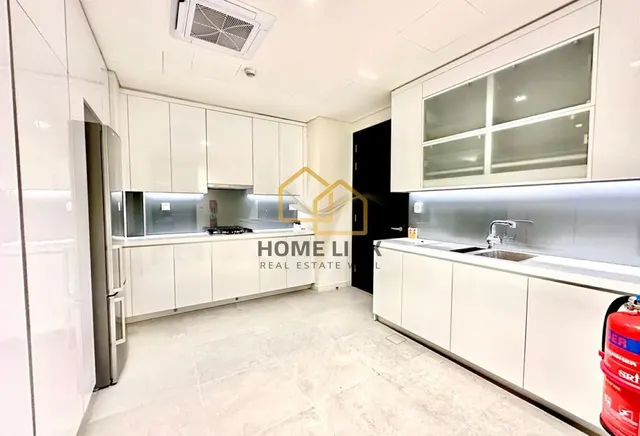 LUXURIOUS & SPACIOUS 2 BR SF APARTMENT IN SEEF