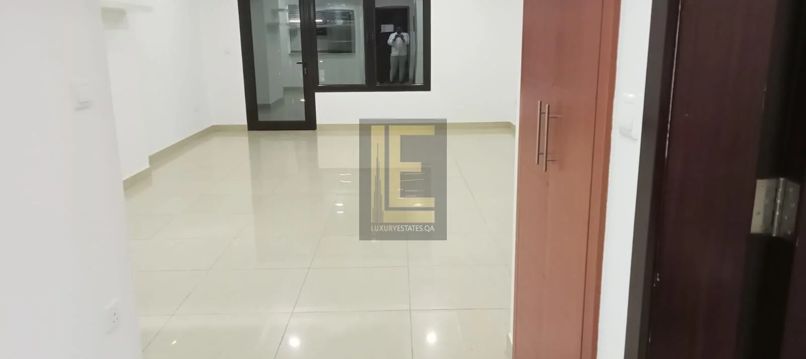 شقة كبيرة بغرفة نوم واحدة مع شرفة - مطلة على المارينا