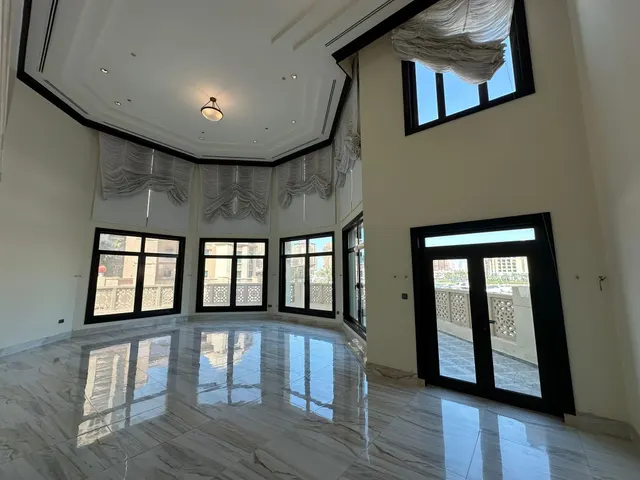 SPACIOUS TOWNHOUSE | MARINA VIEW | TRIPLEX | FF