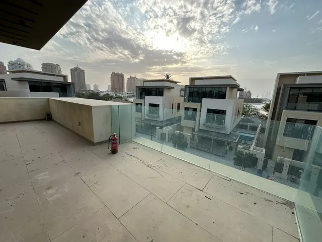 Luxury Villa | 3years PP | 7+ Beds | Ready to move