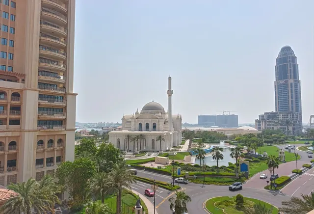 2 BR Apartment with Water View in The Pearl