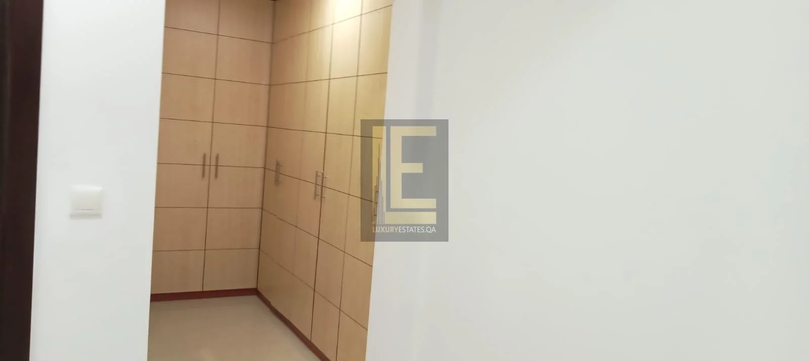 شقة كبيرة بغرفة نوم واحدة مع شرفة - مطلة على المارينا