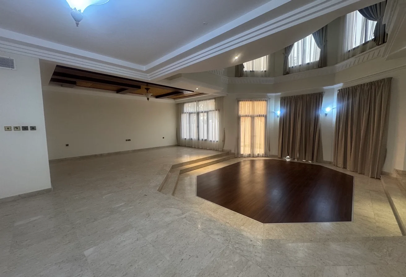 LAGOONA Semi Furnished 5 Bedroom Villa with Maid