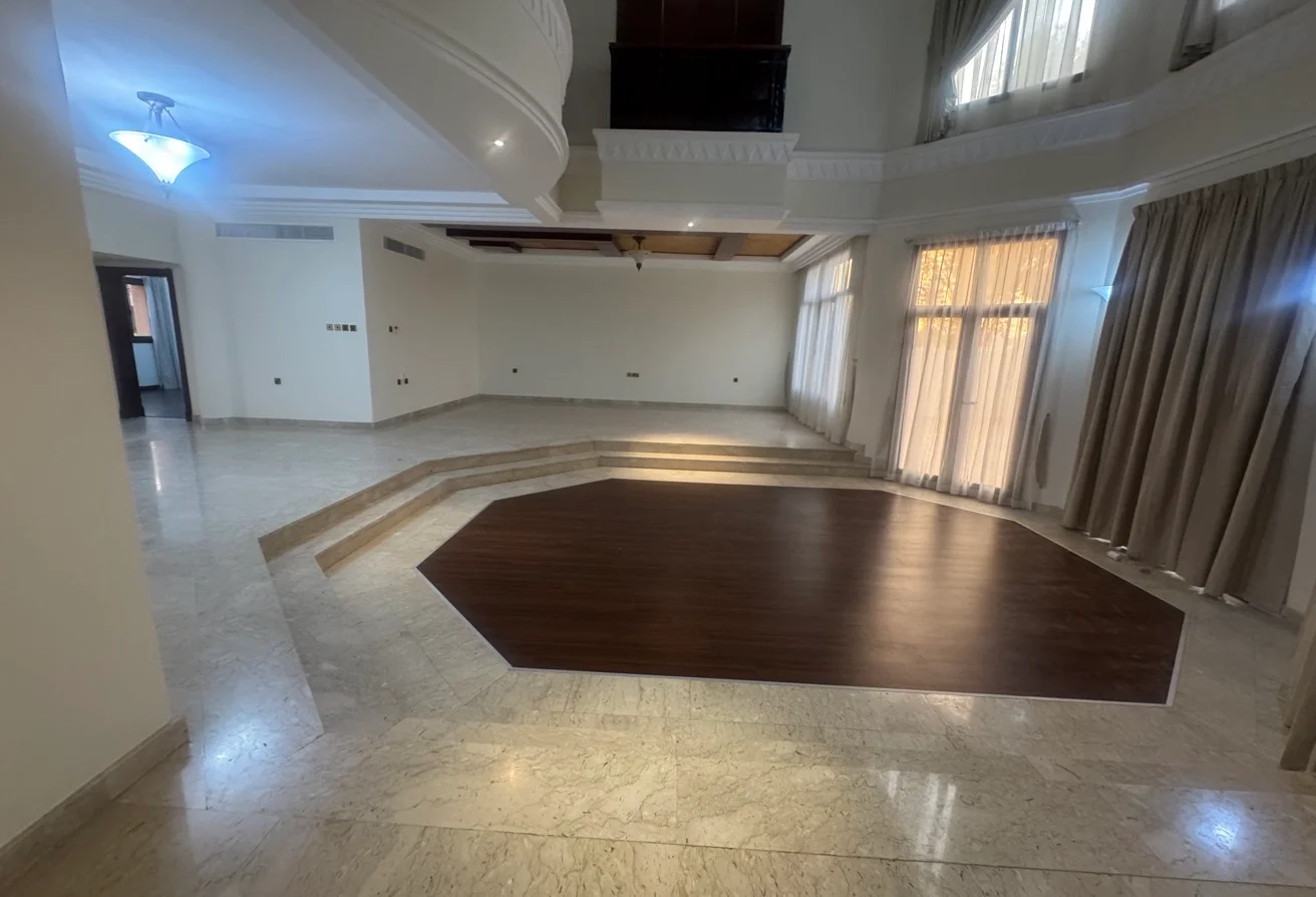 LAGOONA Semi Furnished 5 Bedroom Villa with Maid