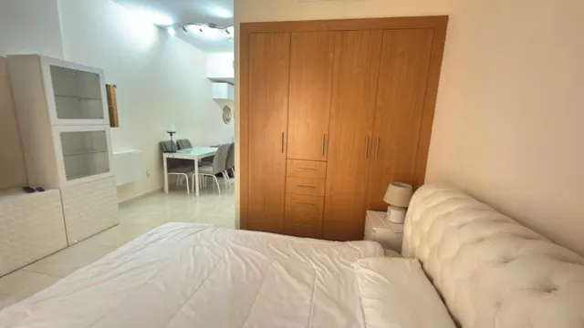 Spacious studio in foxhill fully furnish excluding