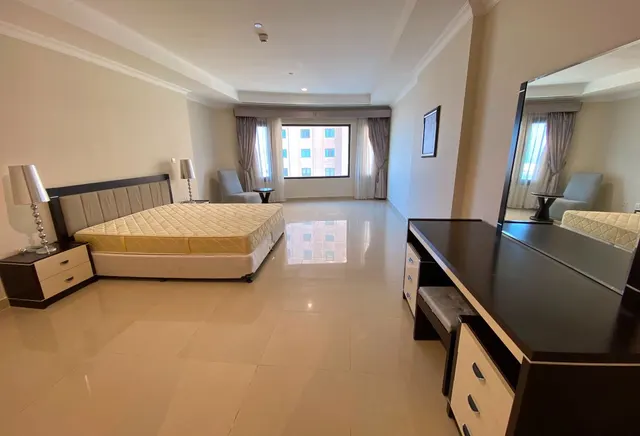 1 Bedroom + Office Furnished |Porto Arabia | Offer - view 3