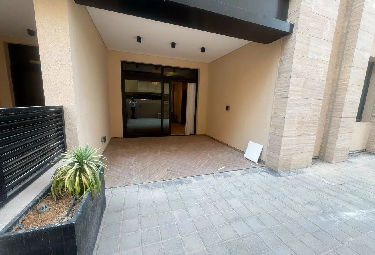 2 BHK | for Sale Huge Private Garden  – Fox Hill
