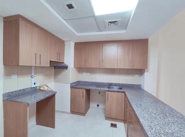 COZY 1BEDROOM UN FURNISHED APARTMENT