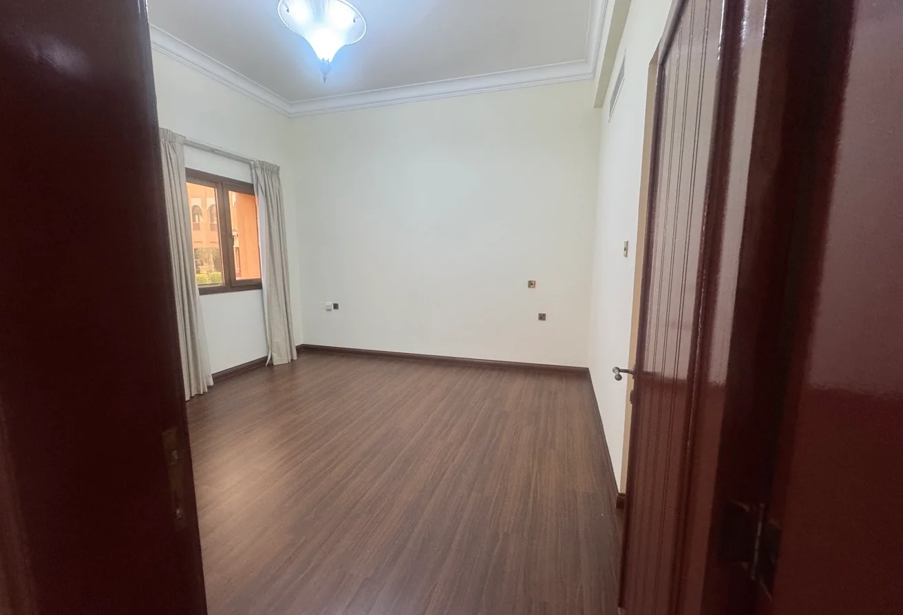 LAGOONA Semi Furnished 5 Bedroom Villa with Maid