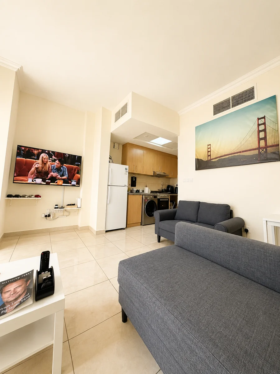 Studio in Fox Hills | Bills Included