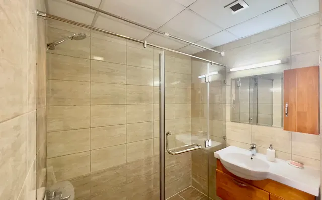COZY ONE BEDROOM UN FURNITURE APARTMENT
