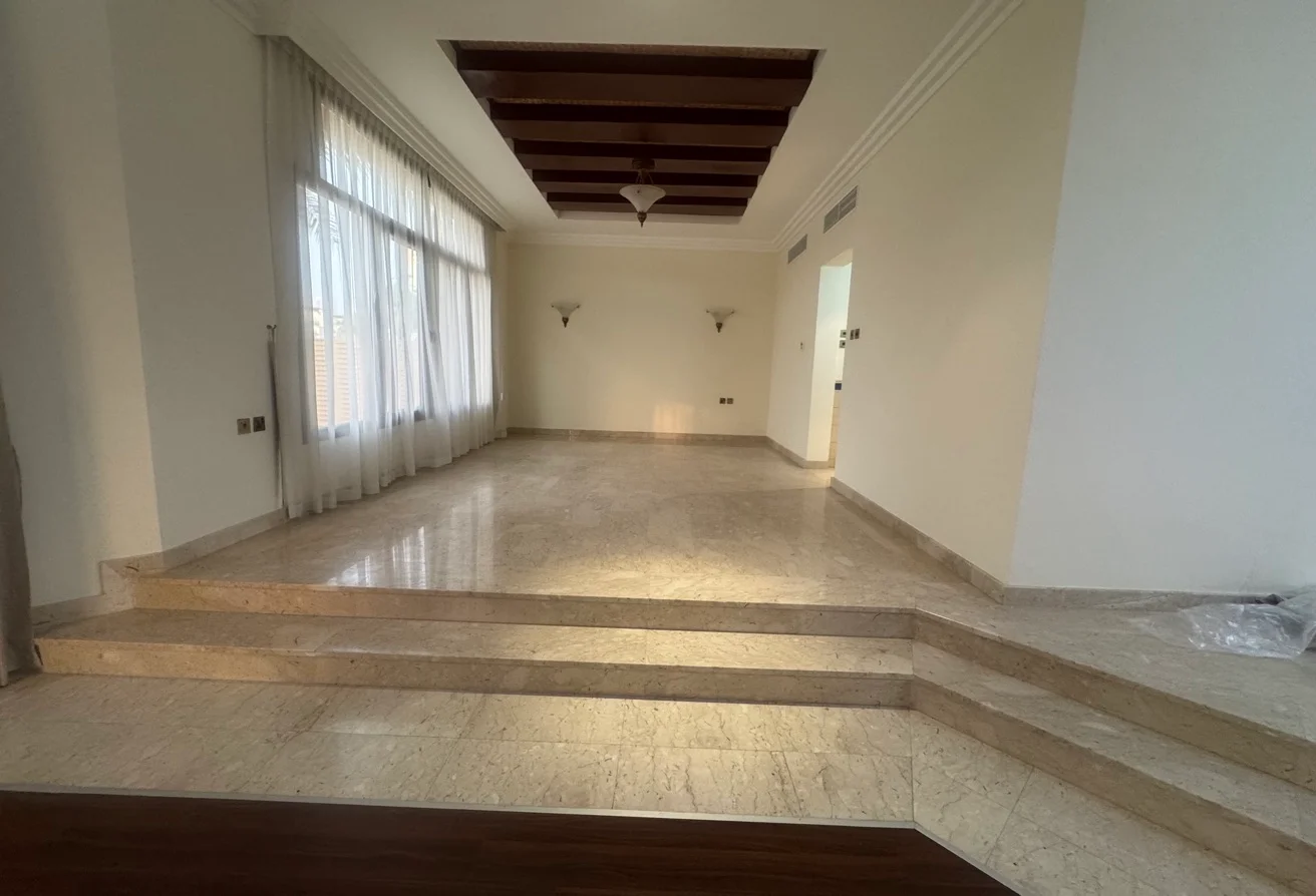 LAGOONA Semi Furnished 5 Bedroom Villa with Maid