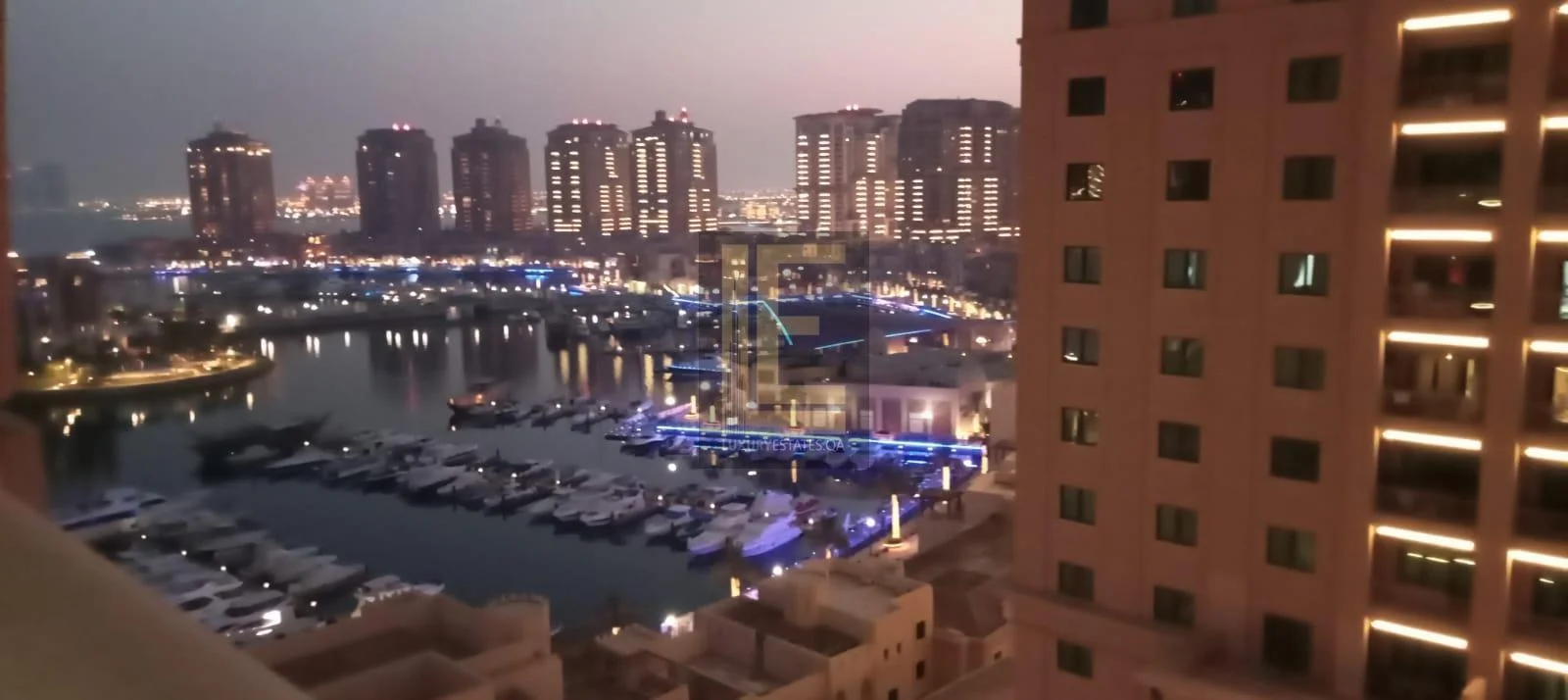 شقة كبيرة بغرفة نوم واحدة مع شرفة - مطلة على المارينا