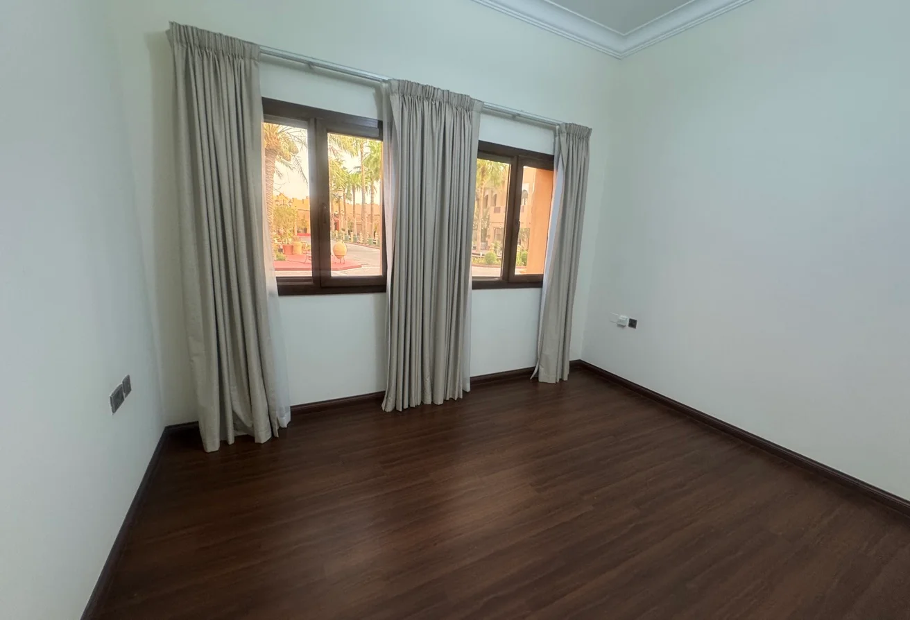 LAGOONA Semi Furnished 5 Bedroom Villa with Maid