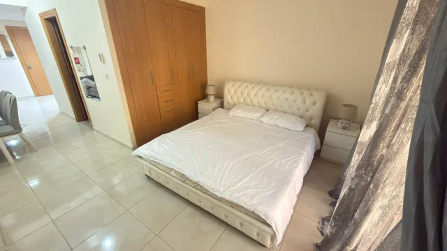 Spacious studio in foxhill fully furnish excluding