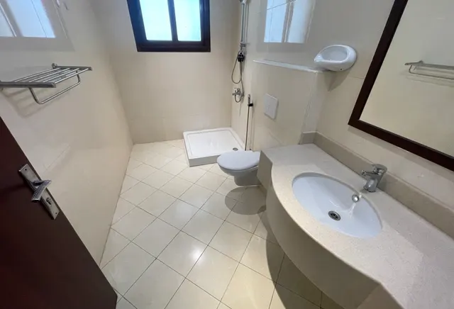 BEAUTIFUL 2 BEDROOM INCLUDING AC BILLS IN FOXHILLS