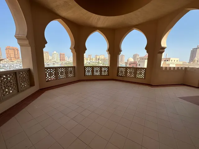 SPACIOUS TOWNHOUSE | MARINA VIEW | TRIPLEX | FF