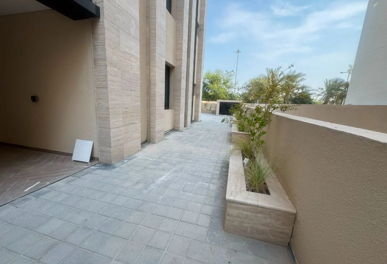 2 BHK | for Sale Huge Private Garden  – Fox Hill