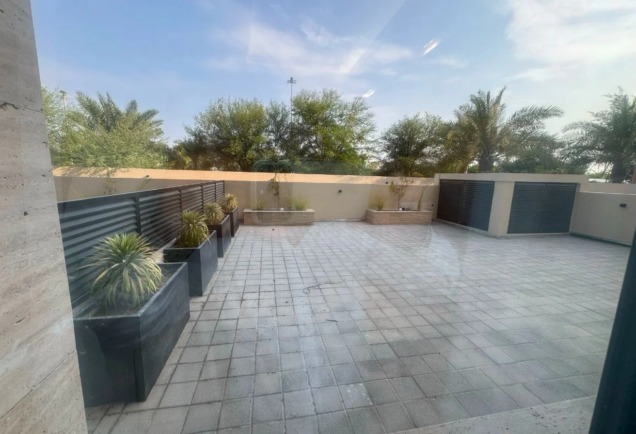 2 BHK | for Sale Huge Private Garden  – Fox Hill