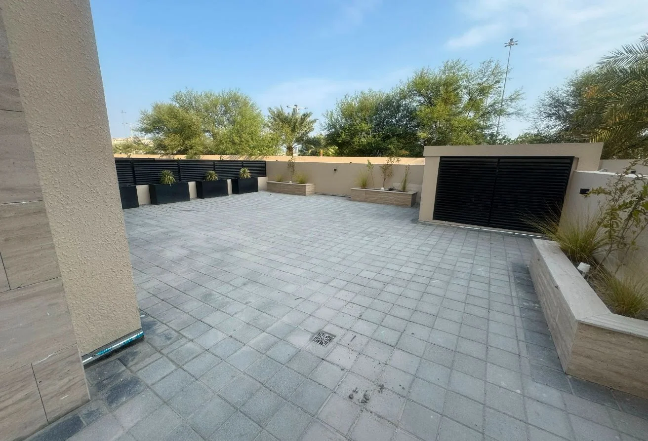 2 BHK | for Sale Huge Private Garden  – Fox Hill
