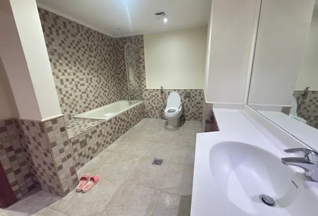 HOT DEAL ! HILTON/MARINA FRONT SPACIOUS 3BHK+MAID