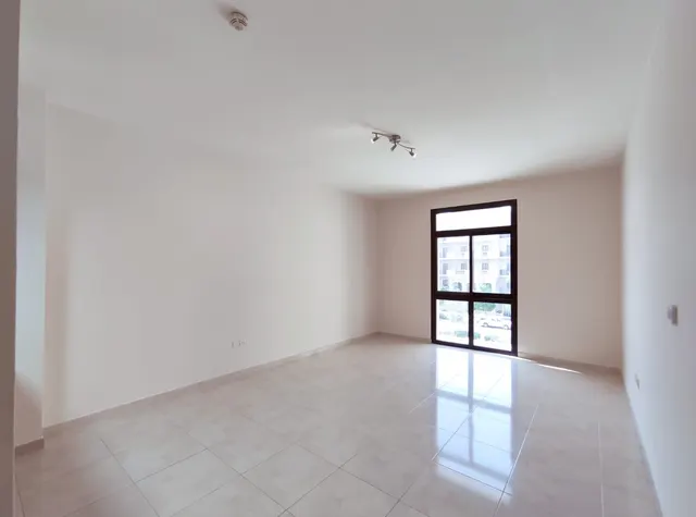 COZY ONE BEDROOM UN FURNITURE APARTMENT
