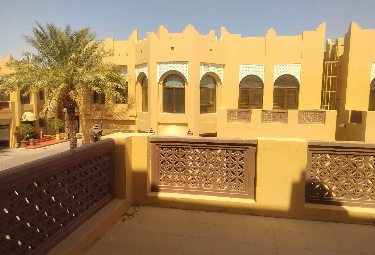 LAGOONA Semi Furnished 5 Bedroom Villa with Maid