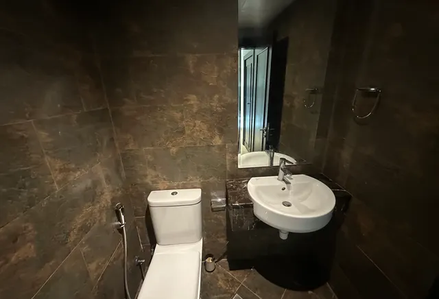 1 Bedroom Furnished Higher Floor Side Marina View