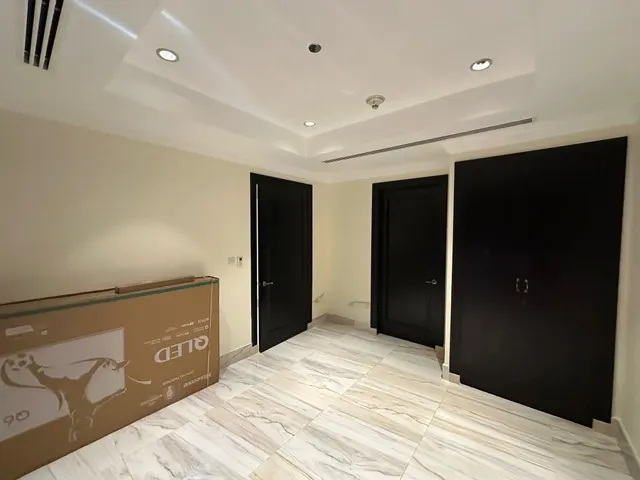 SPACIOUS TOWNHOUSE | MARINA VIEW | TRIPLEX | FF