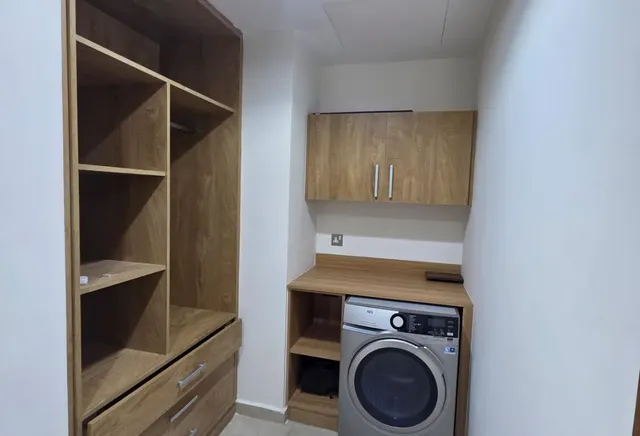 1bhk fully furnished with sea view only 7000 exclu