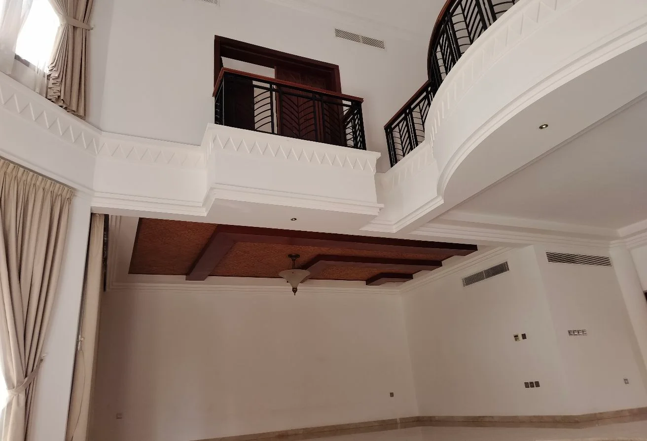 LAGOONA Semi Furnished 5 Bedroom Villa with Maid