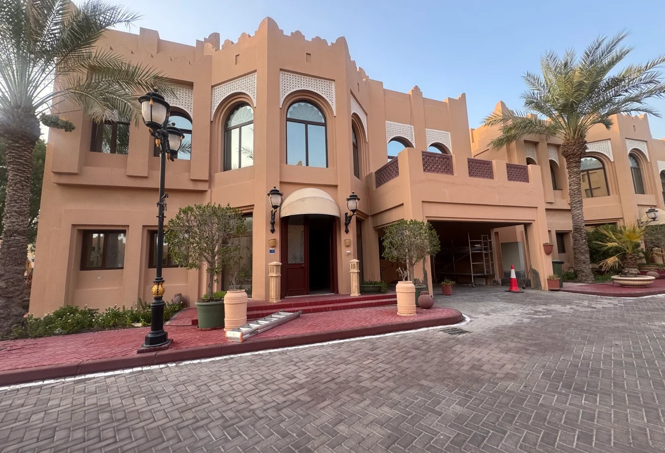 LAGOONA Semi Furnished 5 Bedroom Villa with Maid