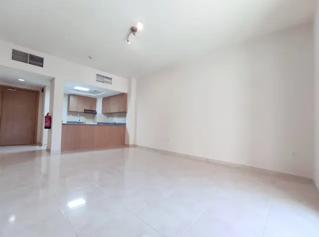 COZY ONE BEDROOM UN FURNITURE APARTMENT