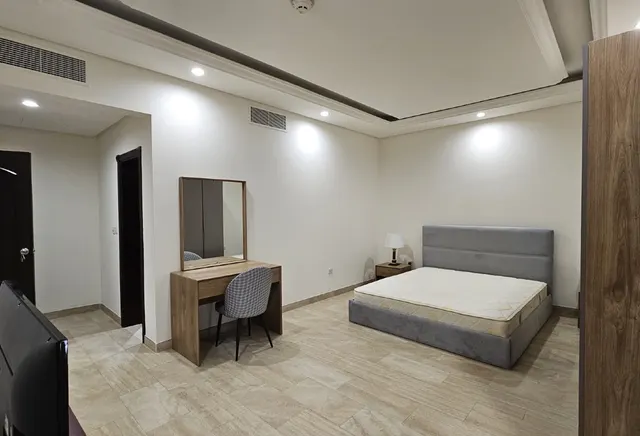 شقة بغرفتي نوم + غرفة خادمة | تصميم فاخر | إطلالة على الشرفة