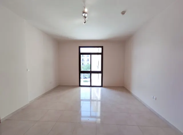 COZY 1BEDROOM UN FURNISHED APARTMENT