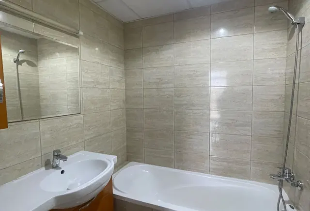 LAVISH FF 3BHK WITH 2 BALCONY IN FOXHILLS @9000