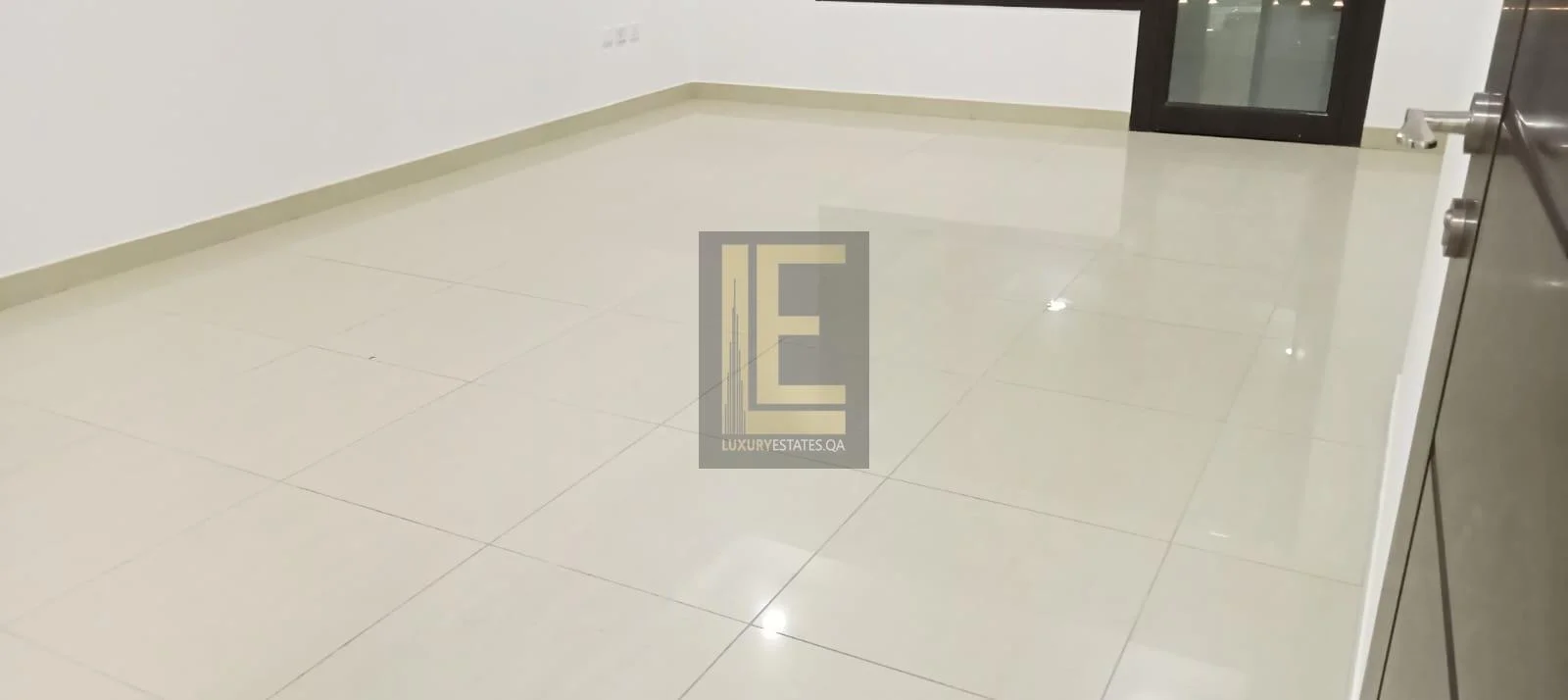 شقة كبيرة بغرفة نوم واحدة مع شرفة - مطلة على المارينا