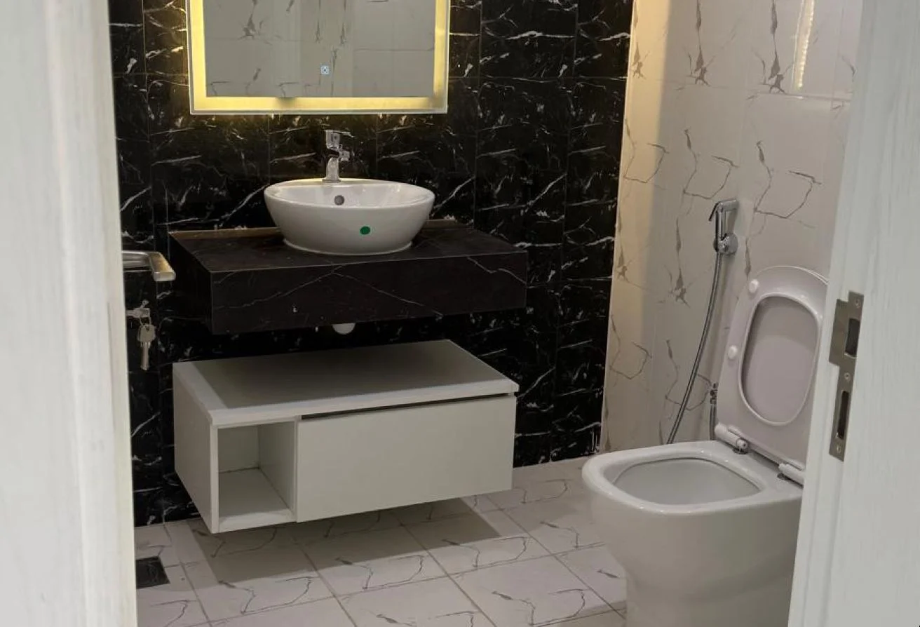 ELEGANT 2 BHK FF RENTED GOOD LAYOUT POOL VIEW