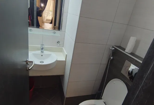 SPECIOUS 1BHK FURNISHED APARTMENT WITH BALCONY