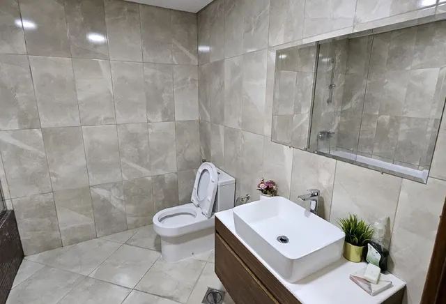 LUXURY 2 BHK FF INCLUDING BILLS CLOSED KITCHEN
