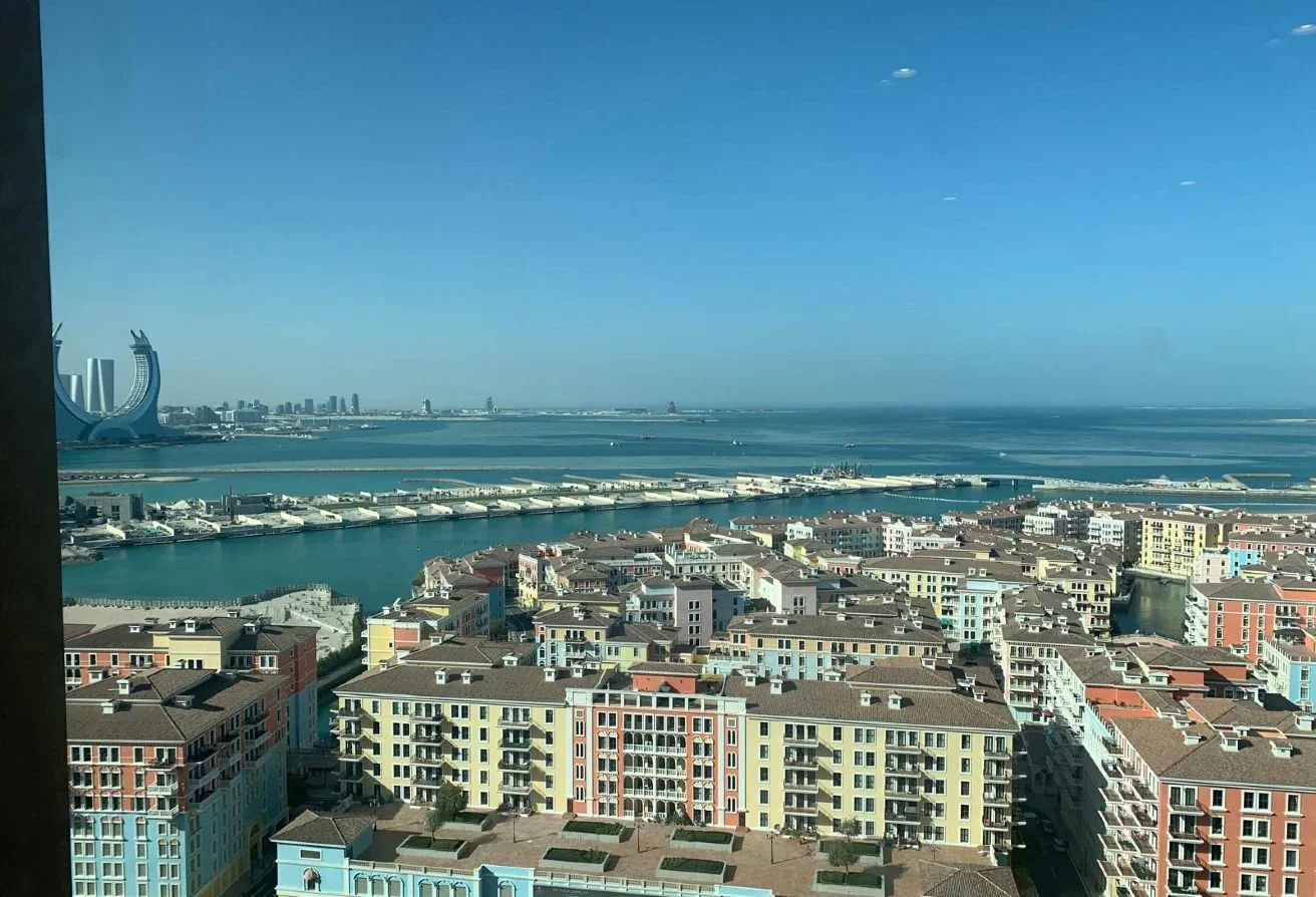 LAVISH STUDIO FULLY FURNISHED HIGHER FLOOR SEAVIEW