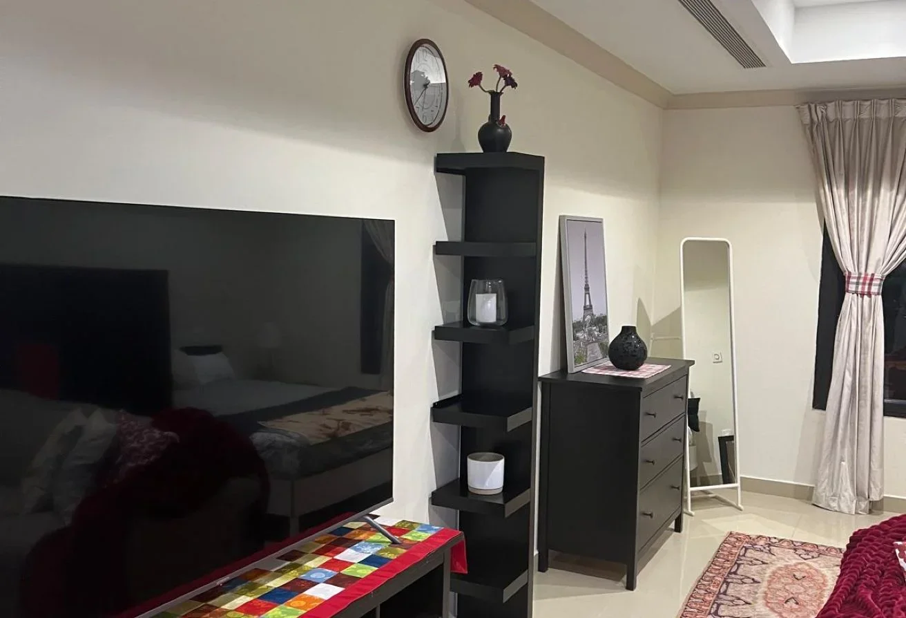 LAVISH STUDIO FULLY FURNISHED HIGHER FLOOR SEAVIEW