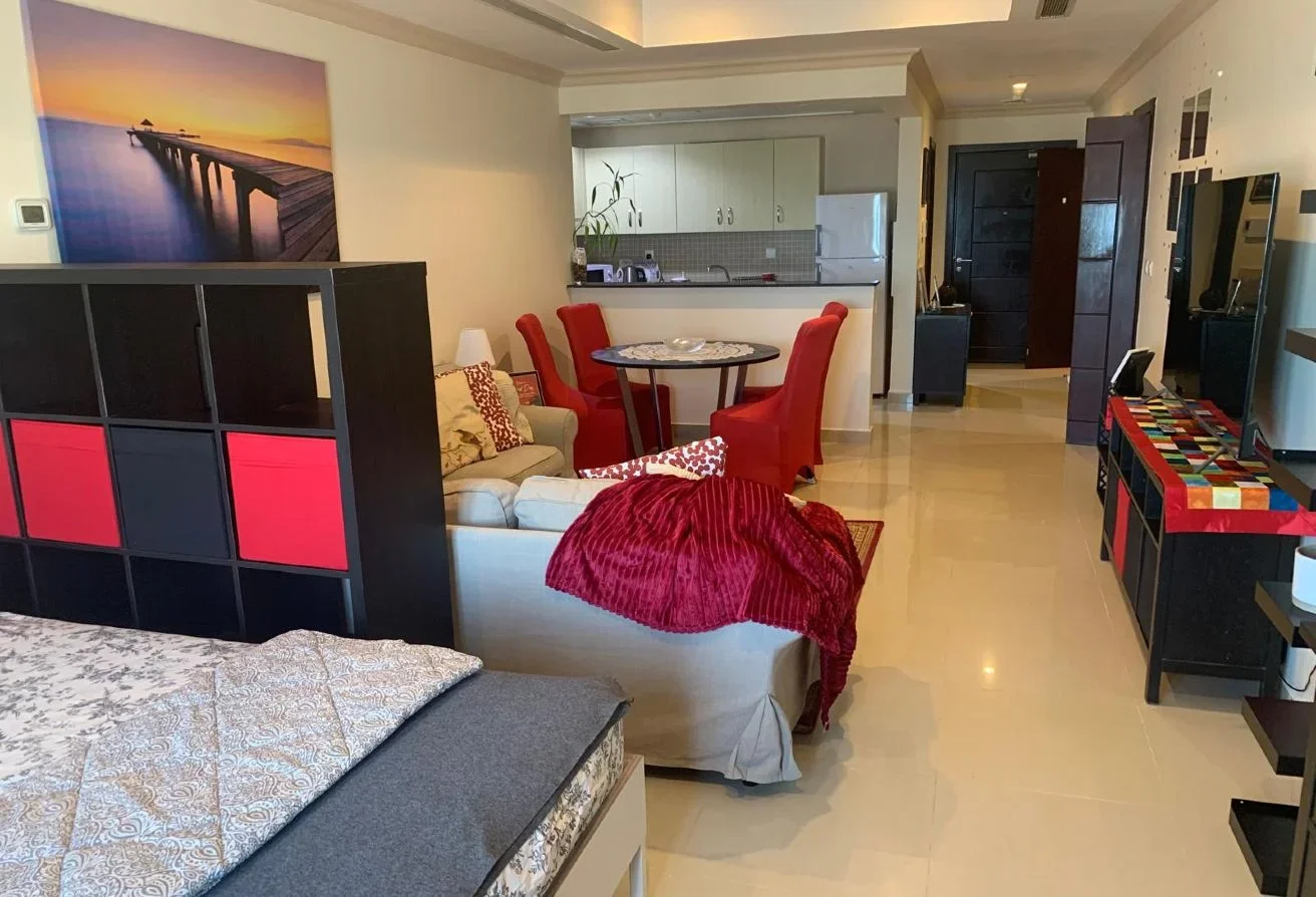 LAVISH STUDIO FULLY FURNISHED HIGHER FLOOR SEAVIEW - view 3