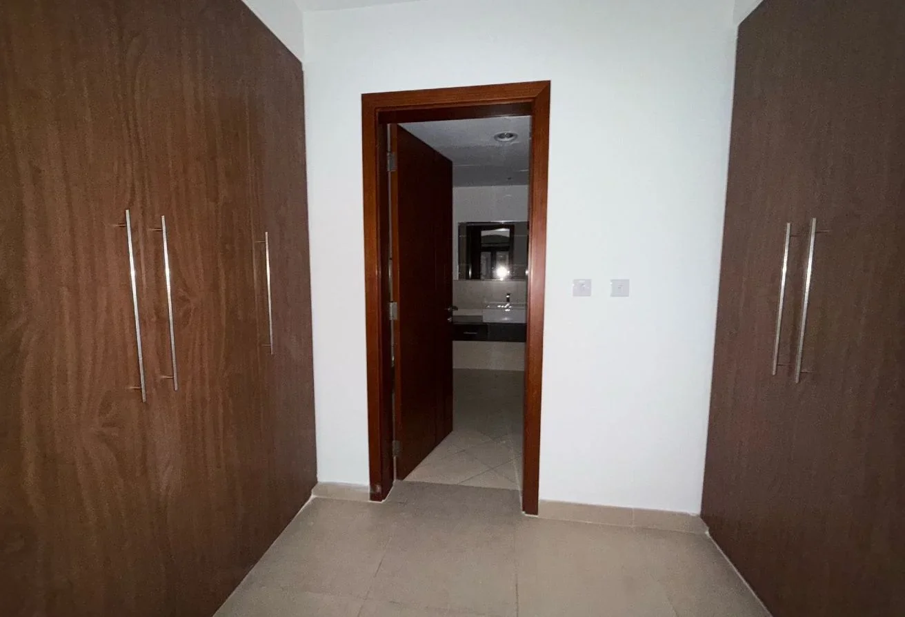 1 BHK +OFFICE SEMI FURNISHED