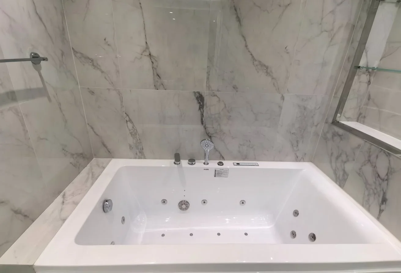 UPDATED 2BR WITH BELCONY SEA VIEW&MARINA VIEW