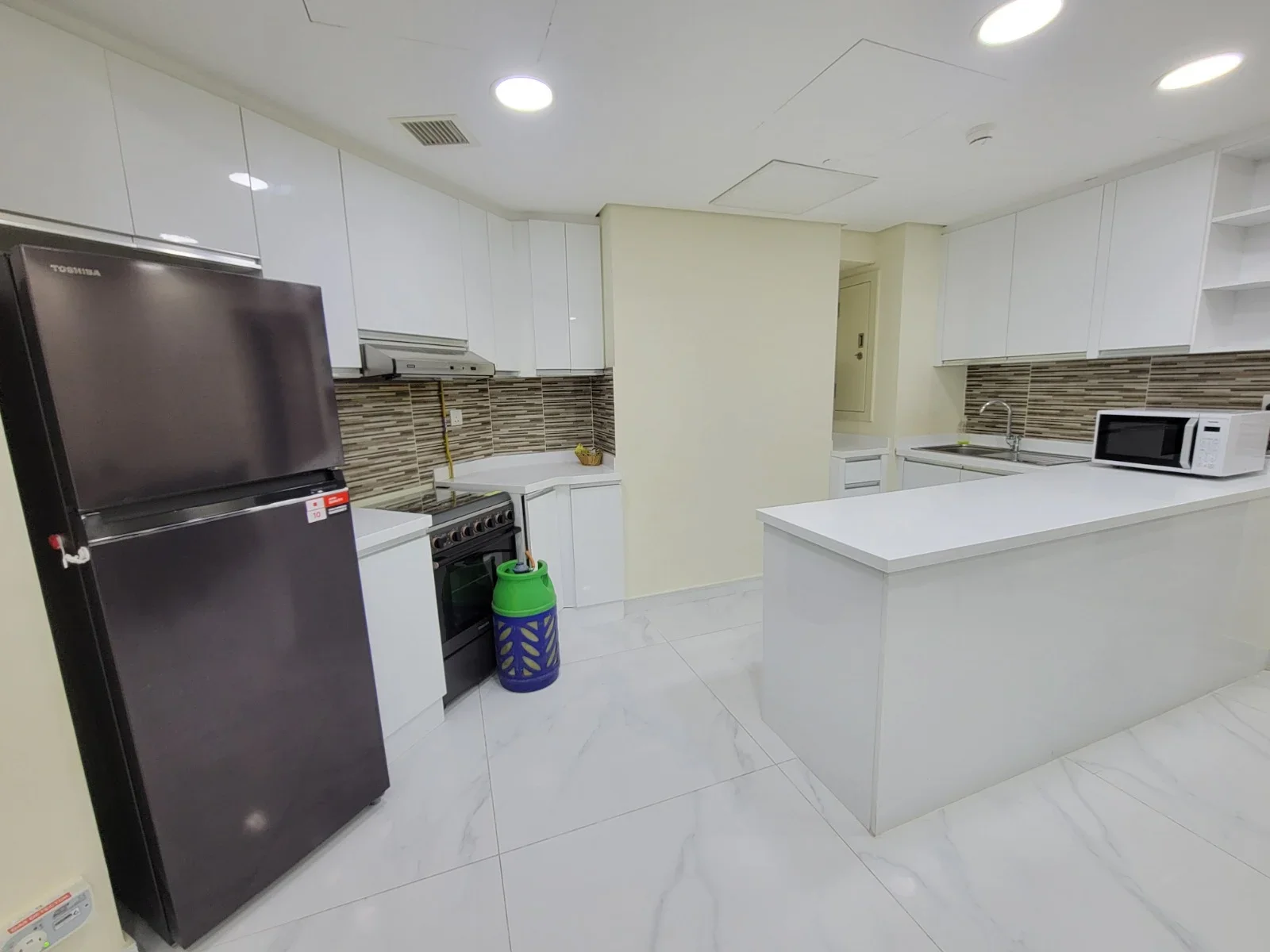 READY TO MOVE 2BR+MAID ROOM FULLY FUNISHED CASH