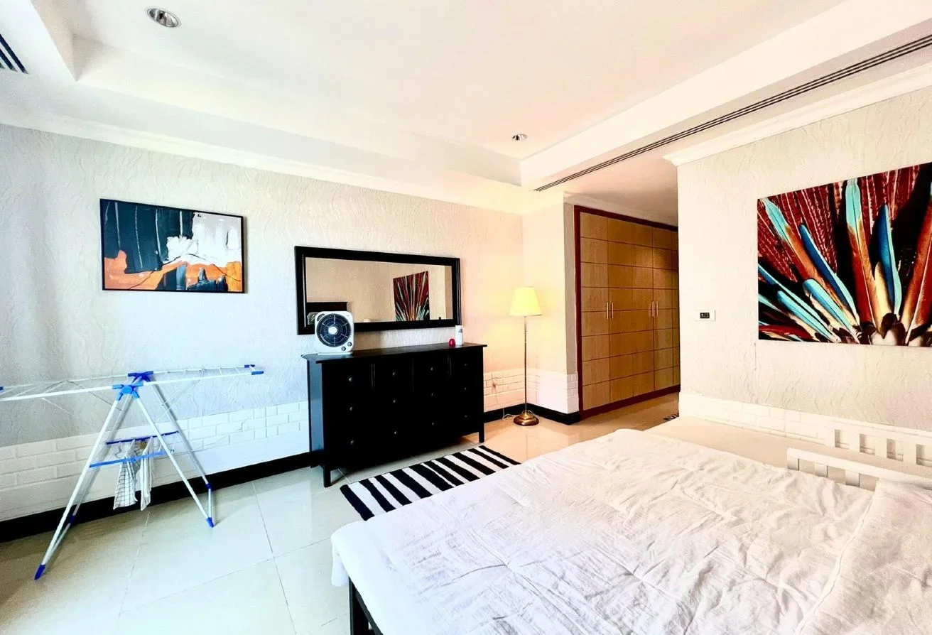 ONE+OFFICE/MAID ROOM READY TO MOVE RIGHT NOW