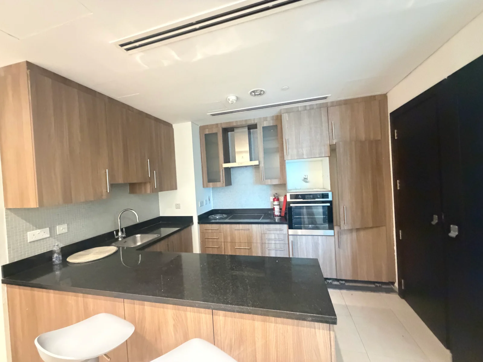 1BHK APARTMENT IN PRIME LOCATION