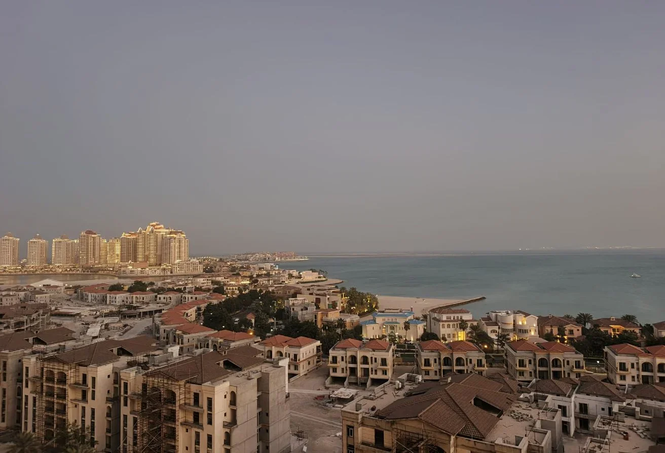SPACIOUS 2BR | BALCONY | TOP FLOOR | SEA VIEW